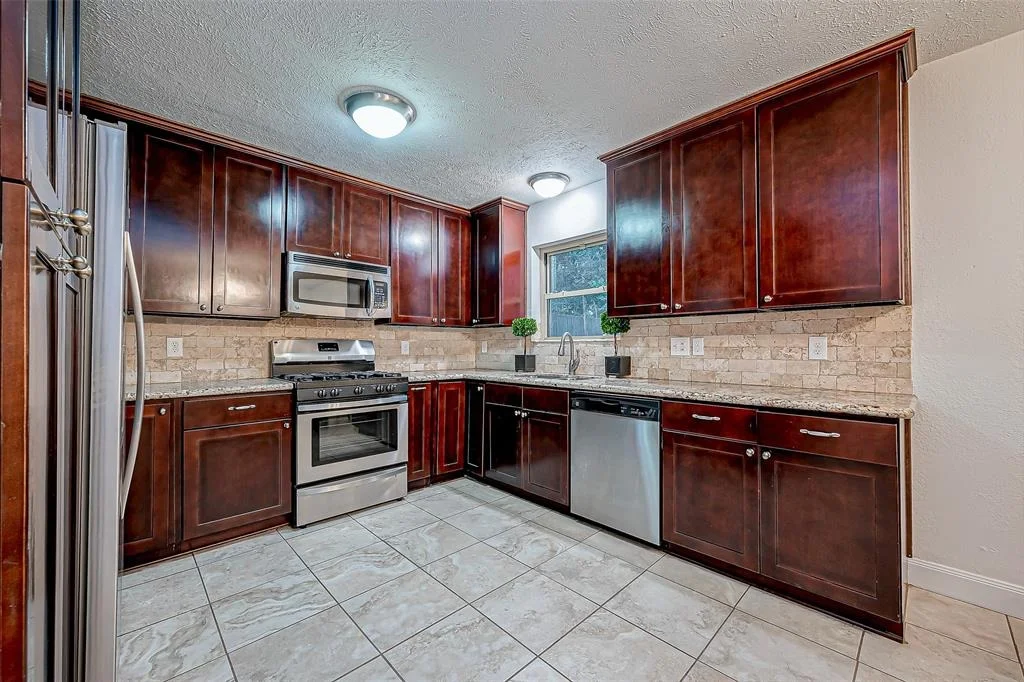 Photo of 9538 Meadowcroft Drive