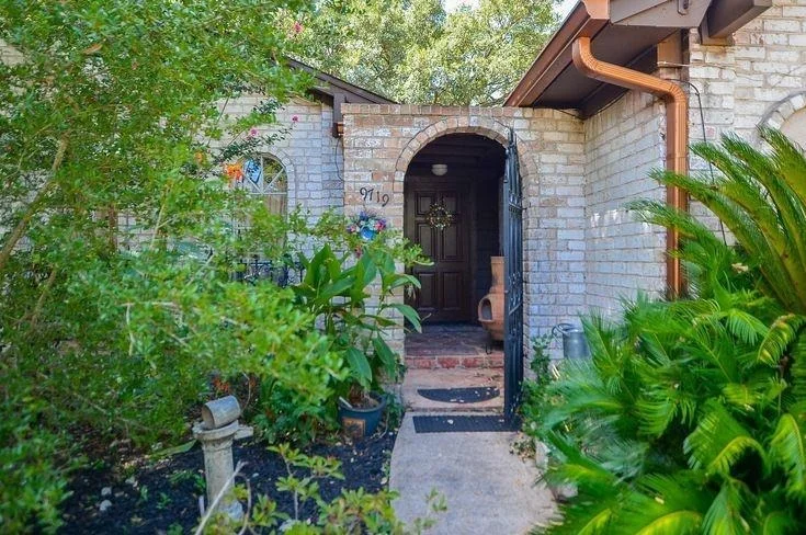 Photo of 9719 Lawngate Drive