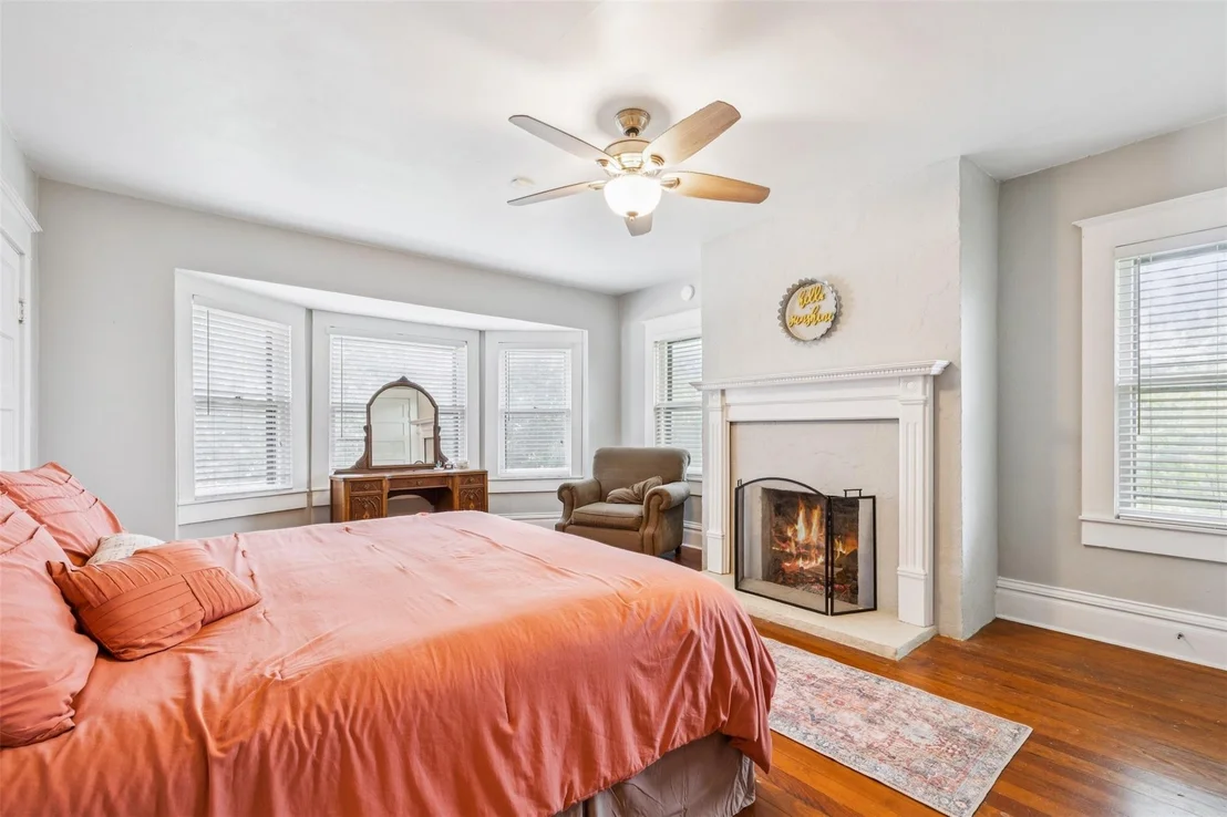 Photo of 1004 Mitchell Street