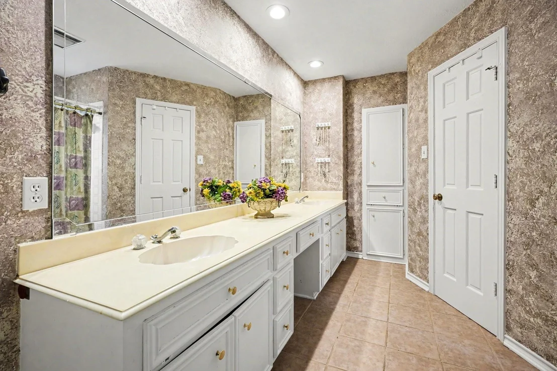 Photo of 1623 Lake Bluff Drive