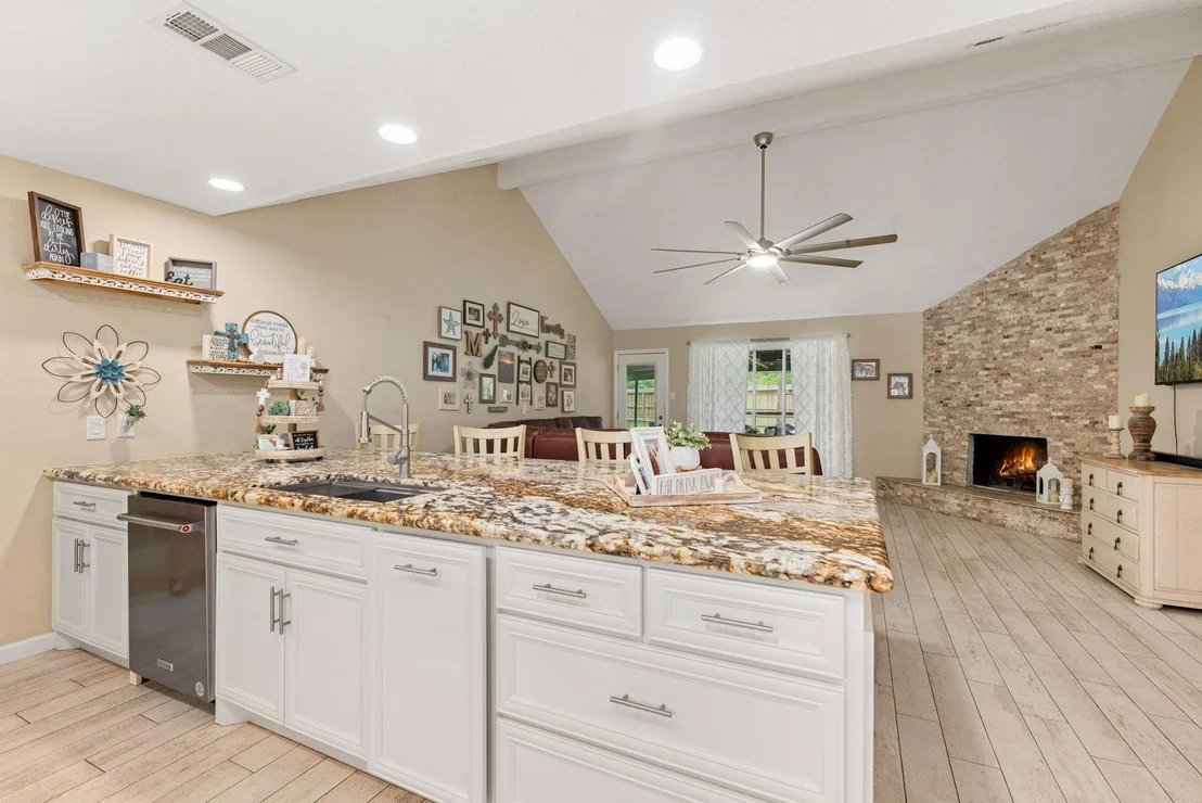 Photo of 1103 Pinecroft Drive