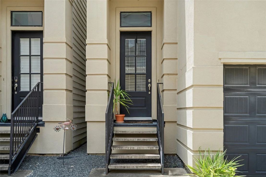 Photo of Unit E at 2609 Riverside Drive