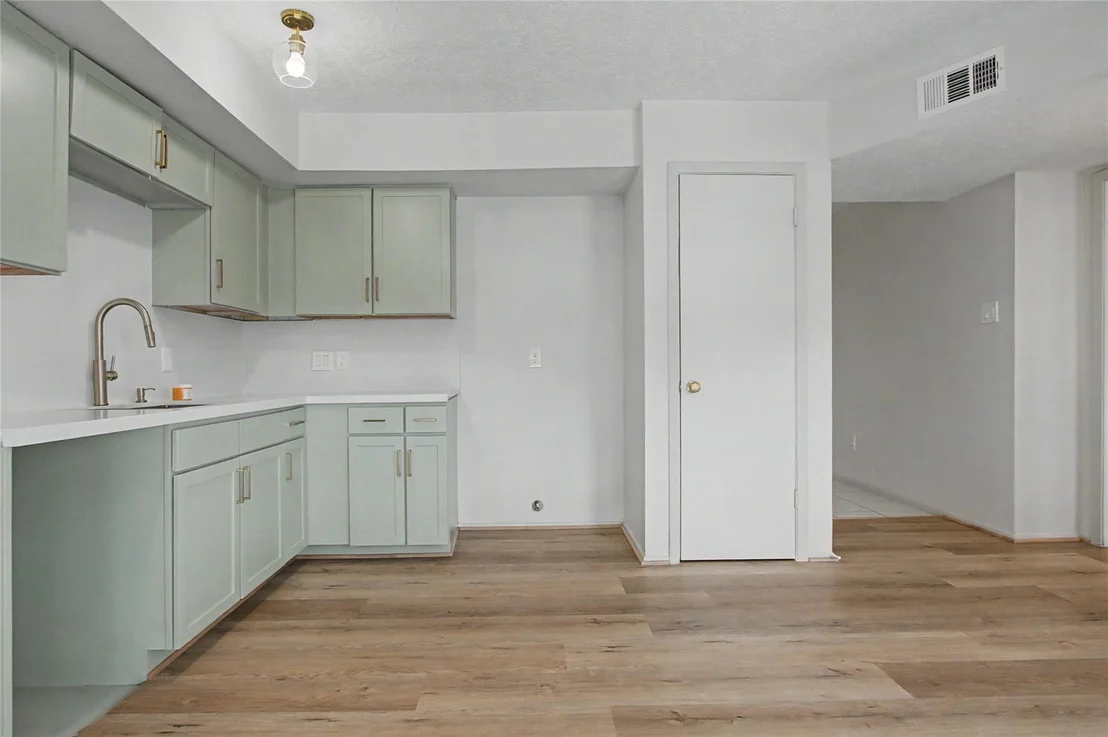 Photo of 9423 Bollingbrook Drive