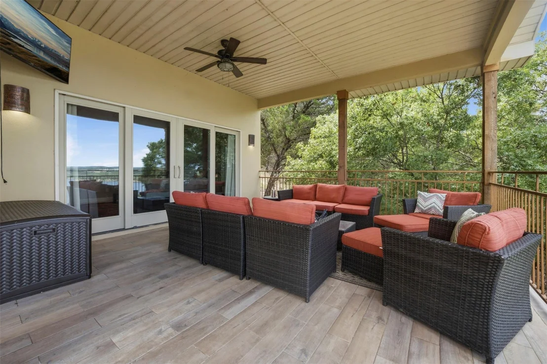 Photo of 6103 Lakeshore Drive