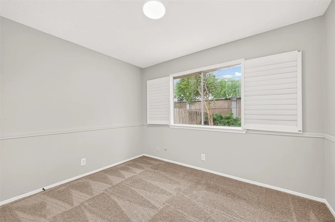 Photo of 18611 Spinney Lane Drive