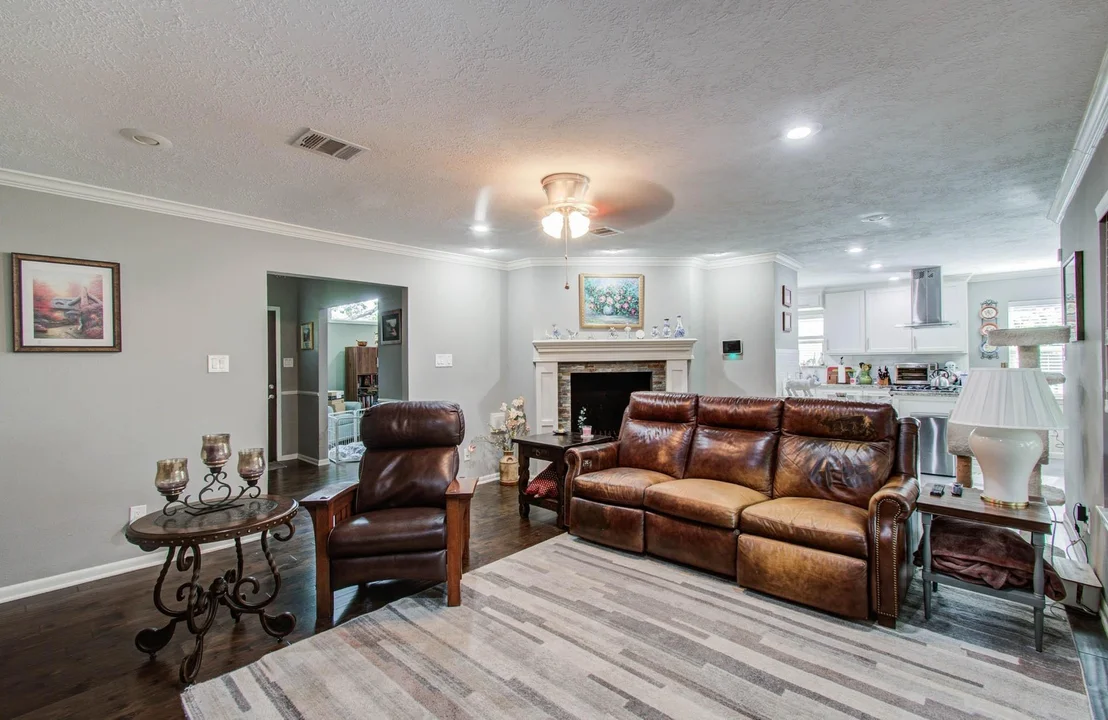 Photo of 9818 Emnora Lane