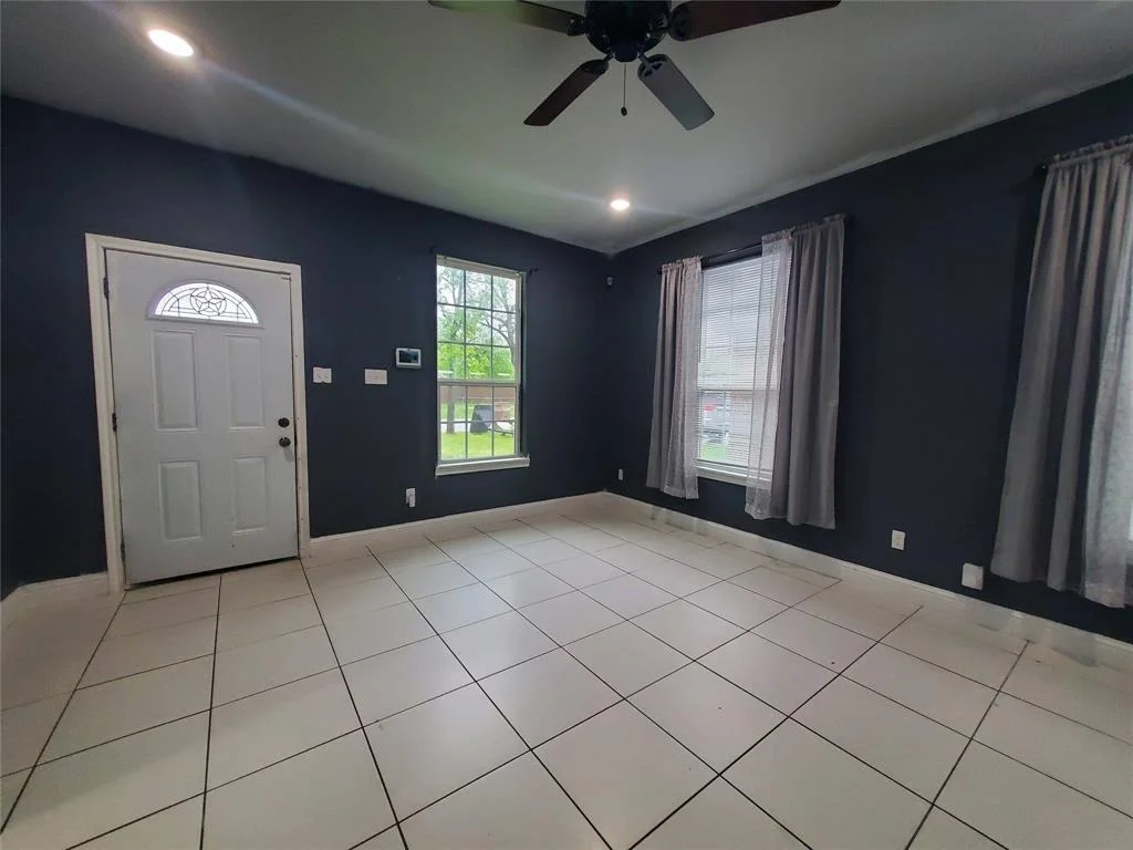 Photo of 431 Sabine Avenue