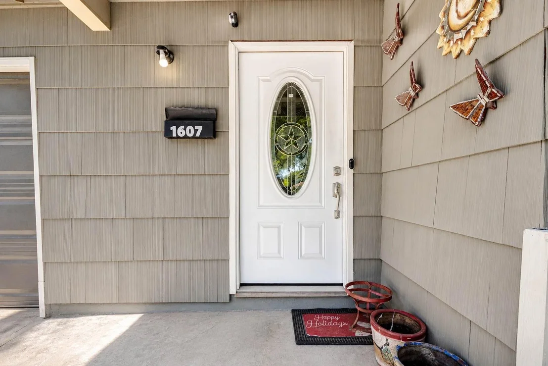 Photo of 1607 Beusch Drive