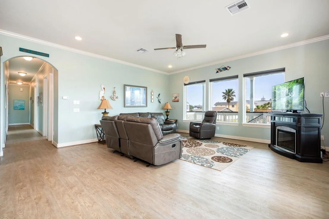 Photo of 4210 Sandpiper