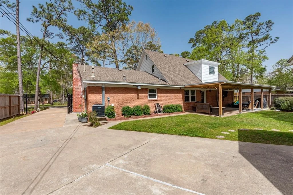 Photo of 1050 Royal Oak Drive
