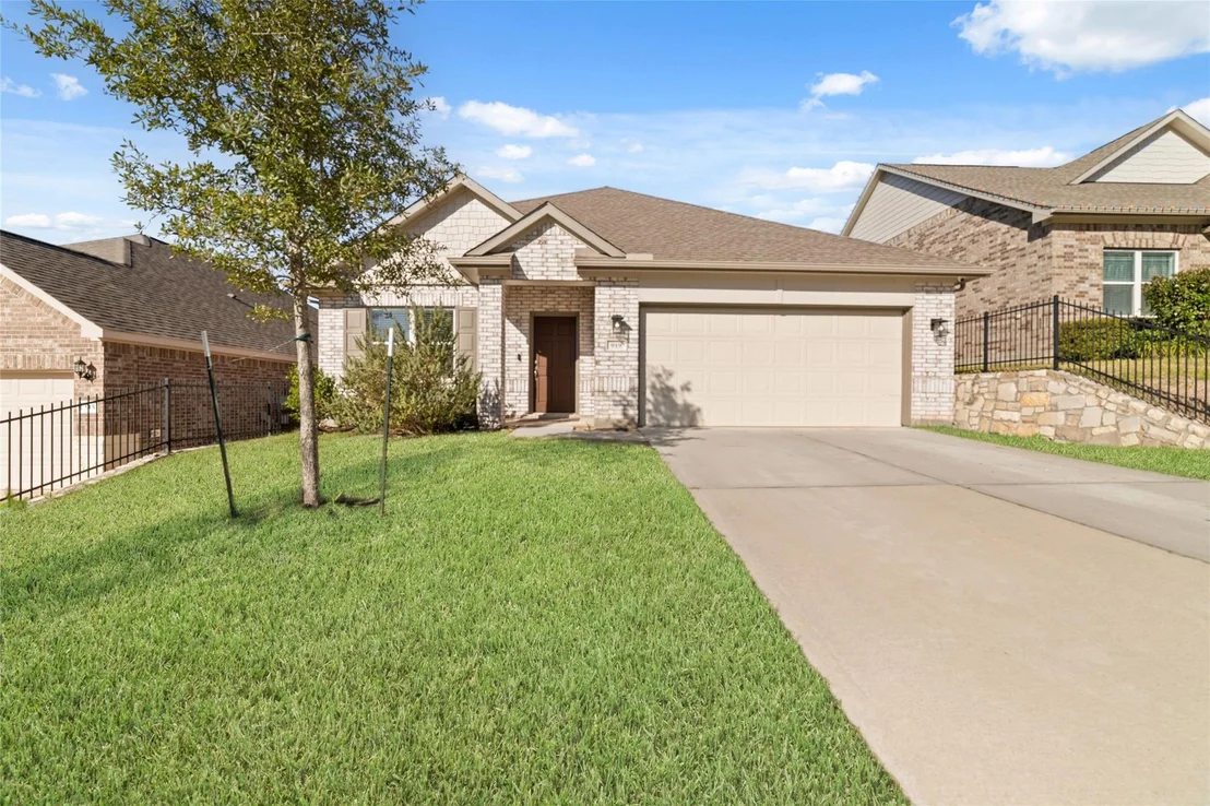 Photo of 919 Golden Willow Lane