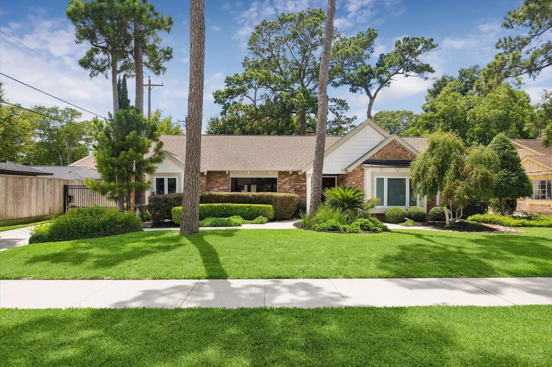 Photo of 4615 Golf Drive