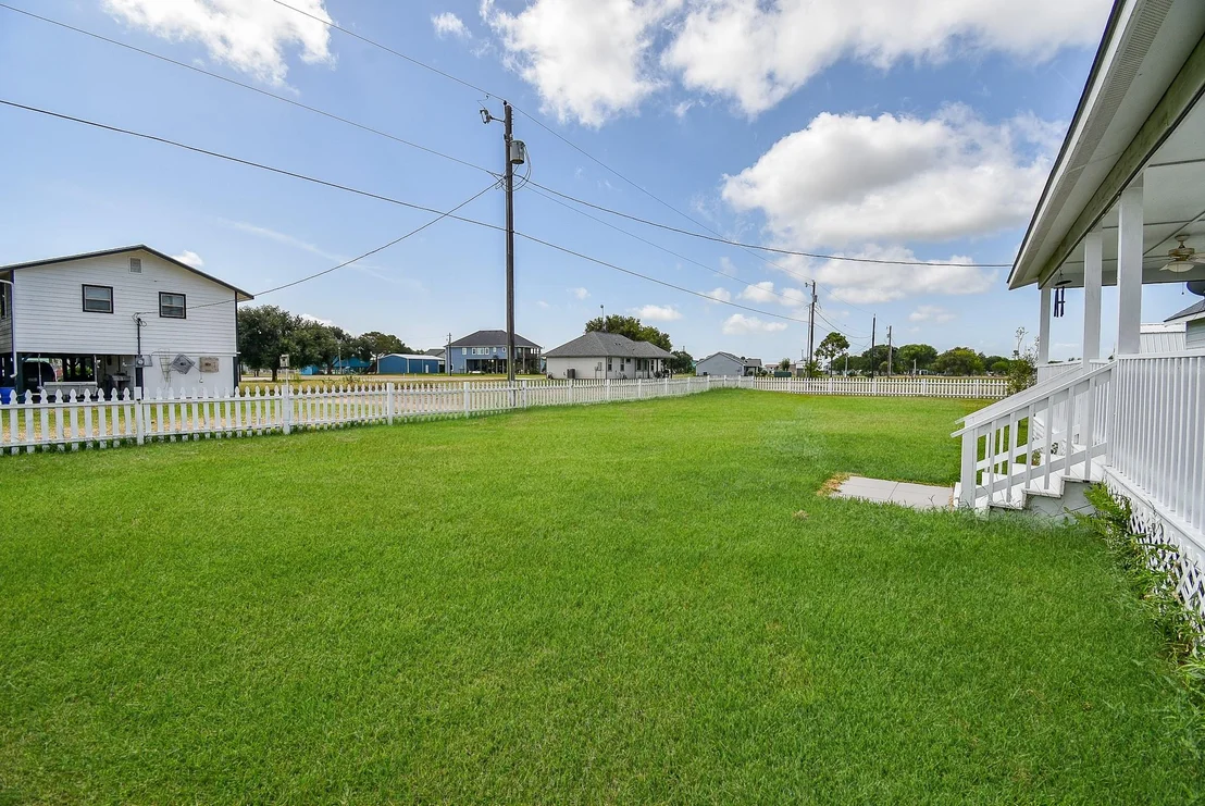 Photo of 657 Bayview Drive