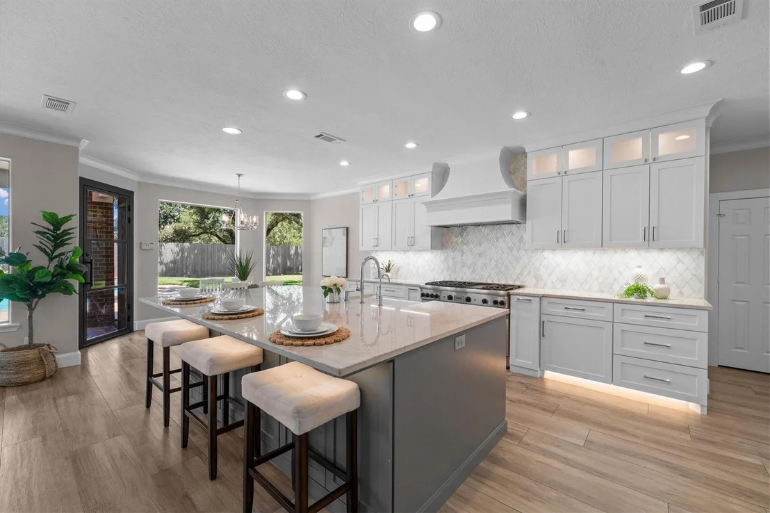 Photo of 15206 Hilltop View Drive