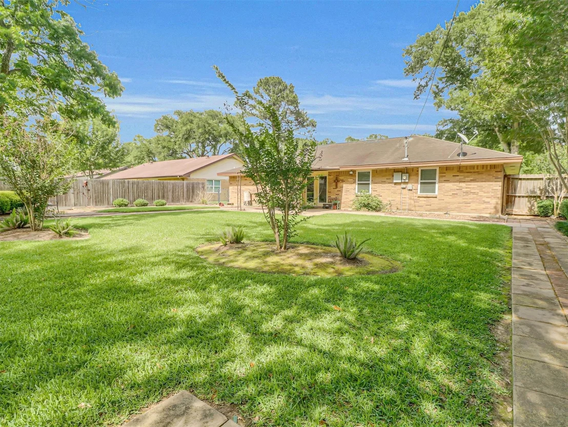 Photo of 805 Bluebonnet Lane