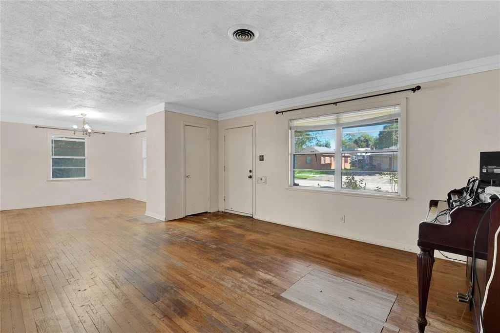 Photo of 2212 Helen Street