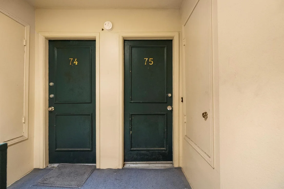 Photo of Unit 75 at 800 Post Oak Boulevard