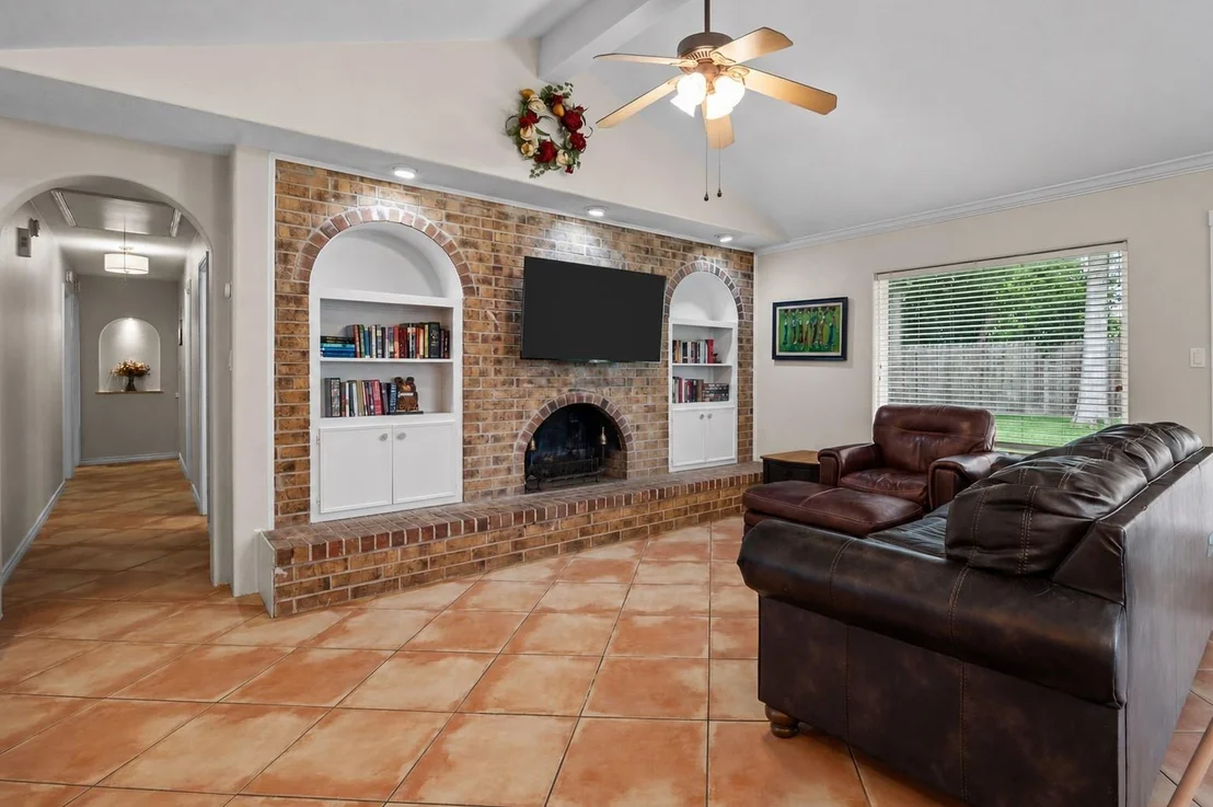 Photo of 16119 La Avenida Drive