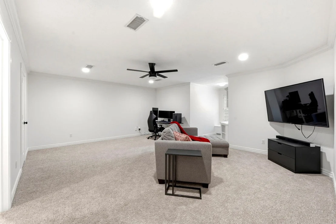 Photo of 130 E Fairbranch Circle