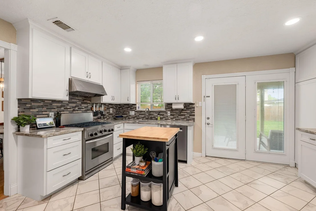 Photo of 505 Lochnell Drive