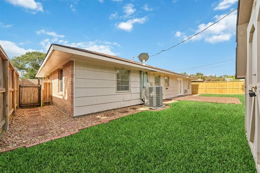 Photo of 6234 Shadow Crest Street