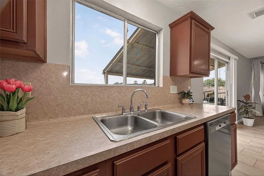 Photo of 579 Rivergrove Drive