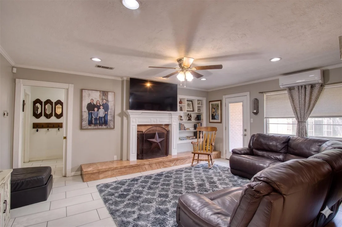 Photo of 202 Rose Marie Boulevard