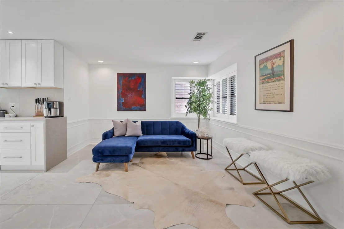 Photo of 1030 Chantilly Lane