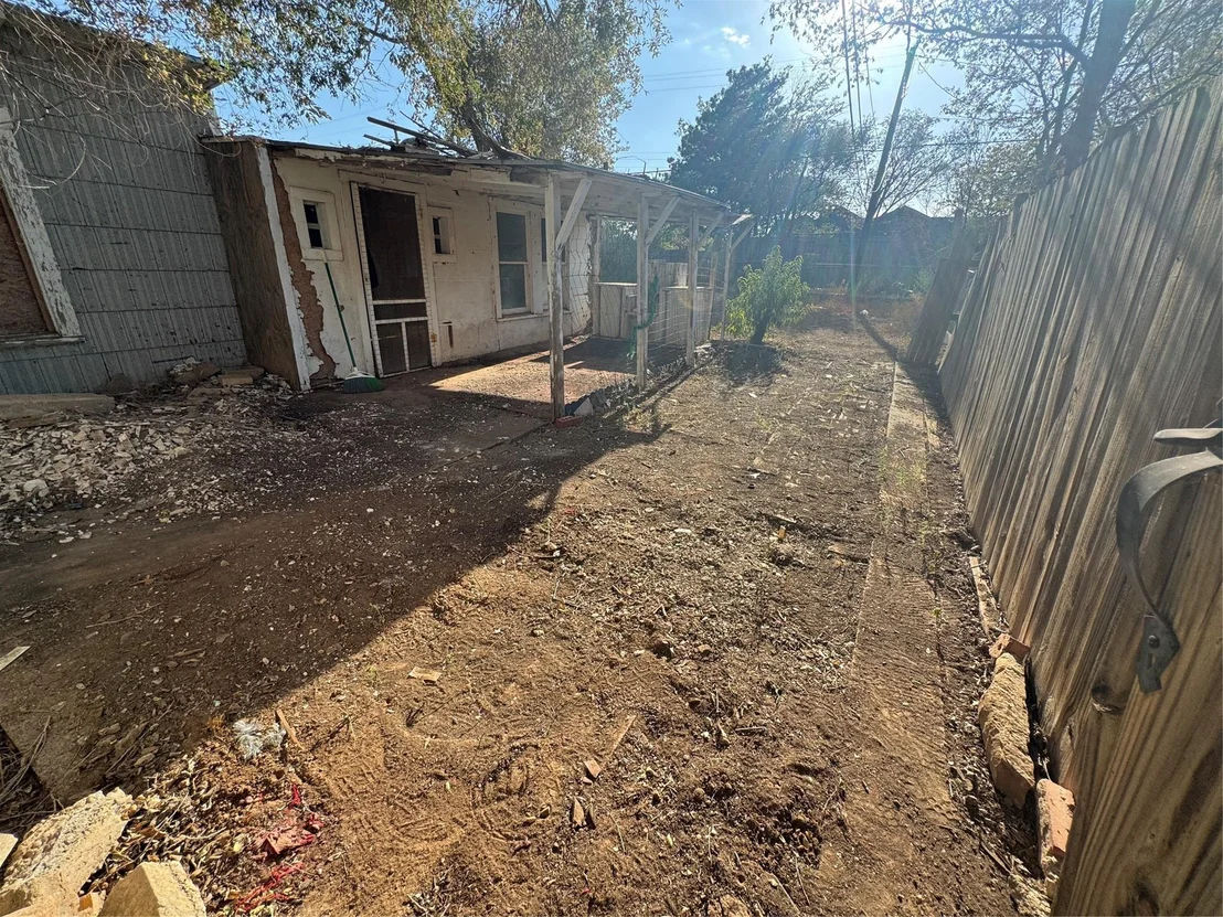 Photo of 807 Lexington Street