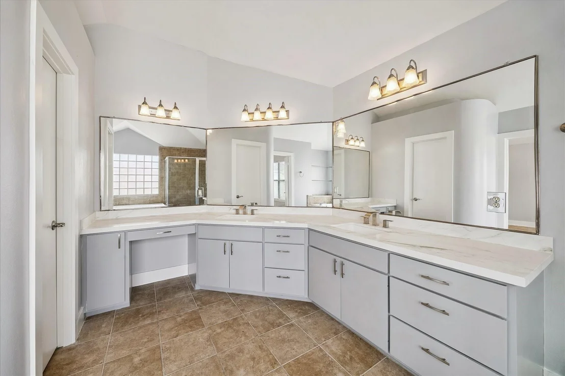 Photo of 8642 Meadowcroft Drive