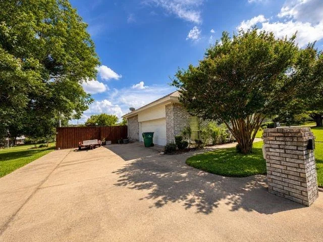 Photo of 415 Oak Crest