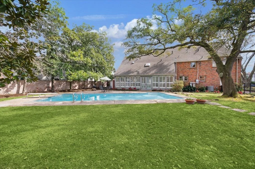 Photo of 3016 Chevy Chase Drive