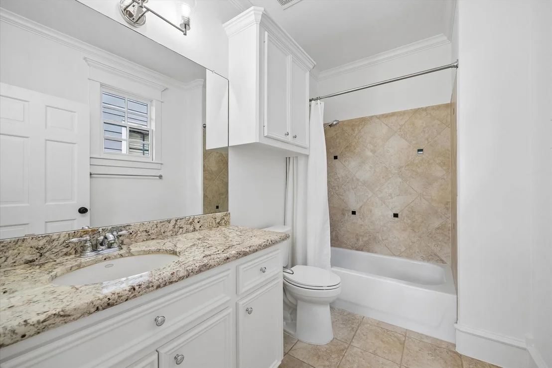 Photo of 705 W 9th Street