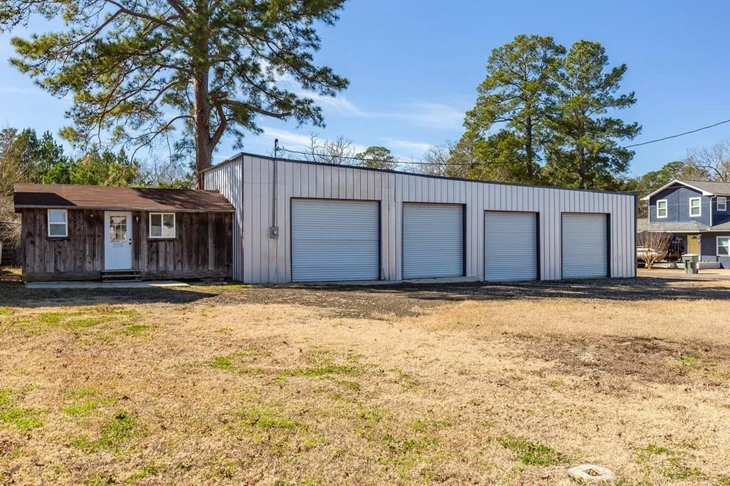Photo of 195 Lakeside Drive