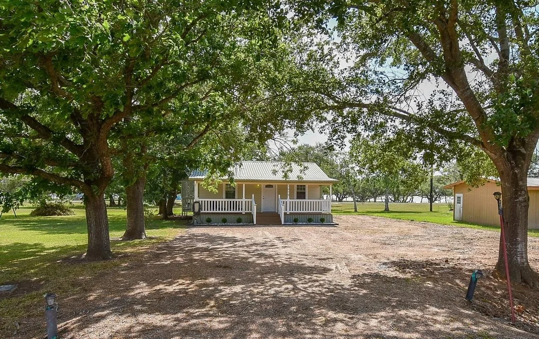 Photo of 1678 Bayview Drive