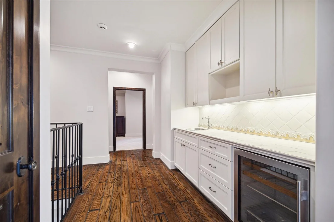 Photo of 5556 Lynbrook Drive