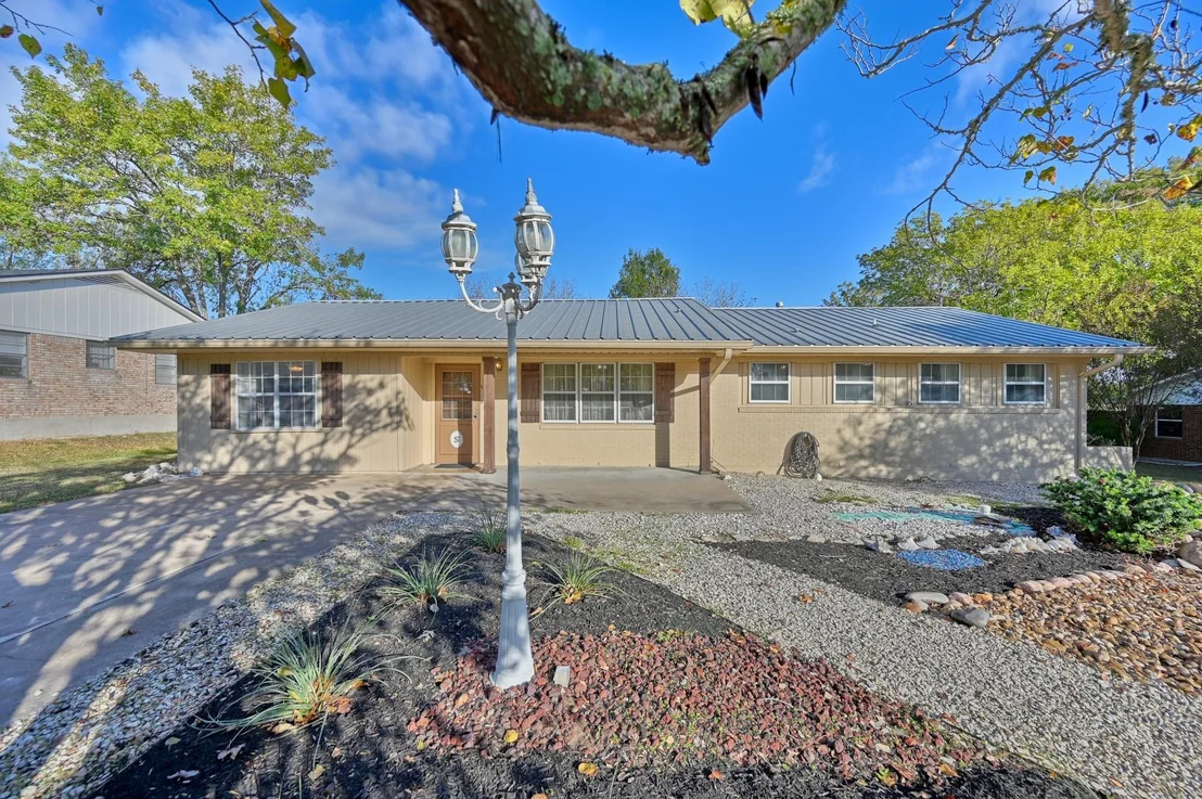 Photo of 1006 Top Hill Drive