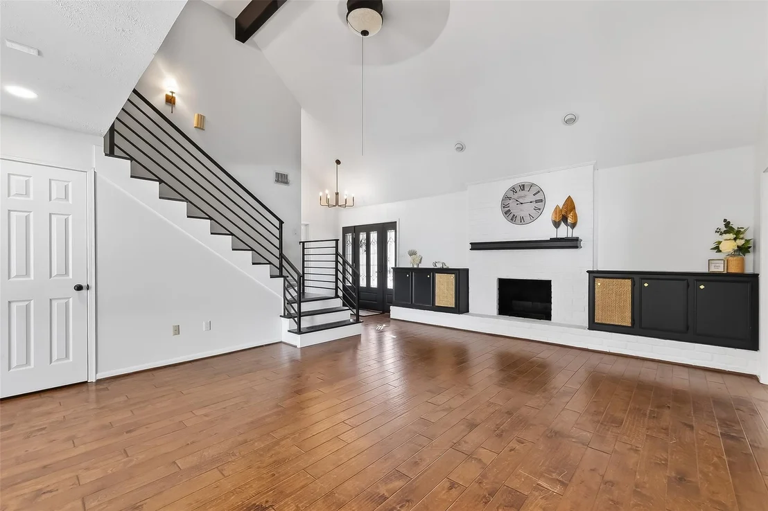 Photo of 13202 Lakecrest Drive