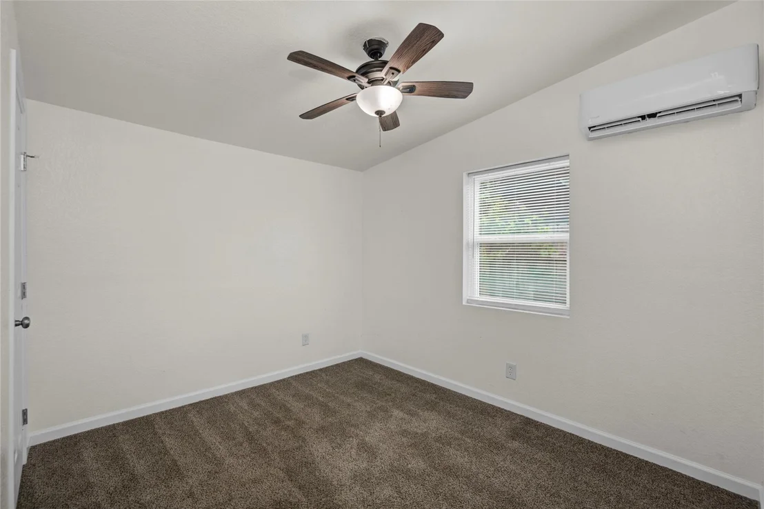 Photo of 726 W 6th Street