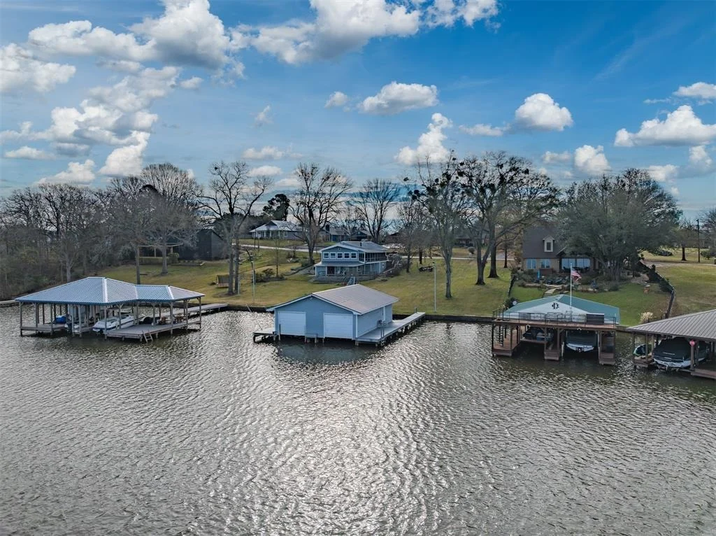 Photo of 15490 Lakeside Drive
