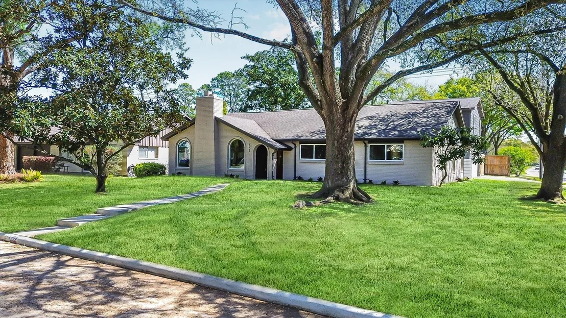 Photo of 2002 Shadow Bend Drive
