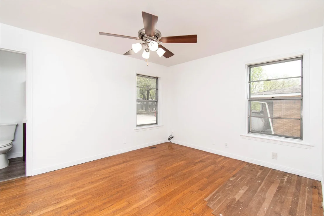 Photo of 301 E Walker Avenue