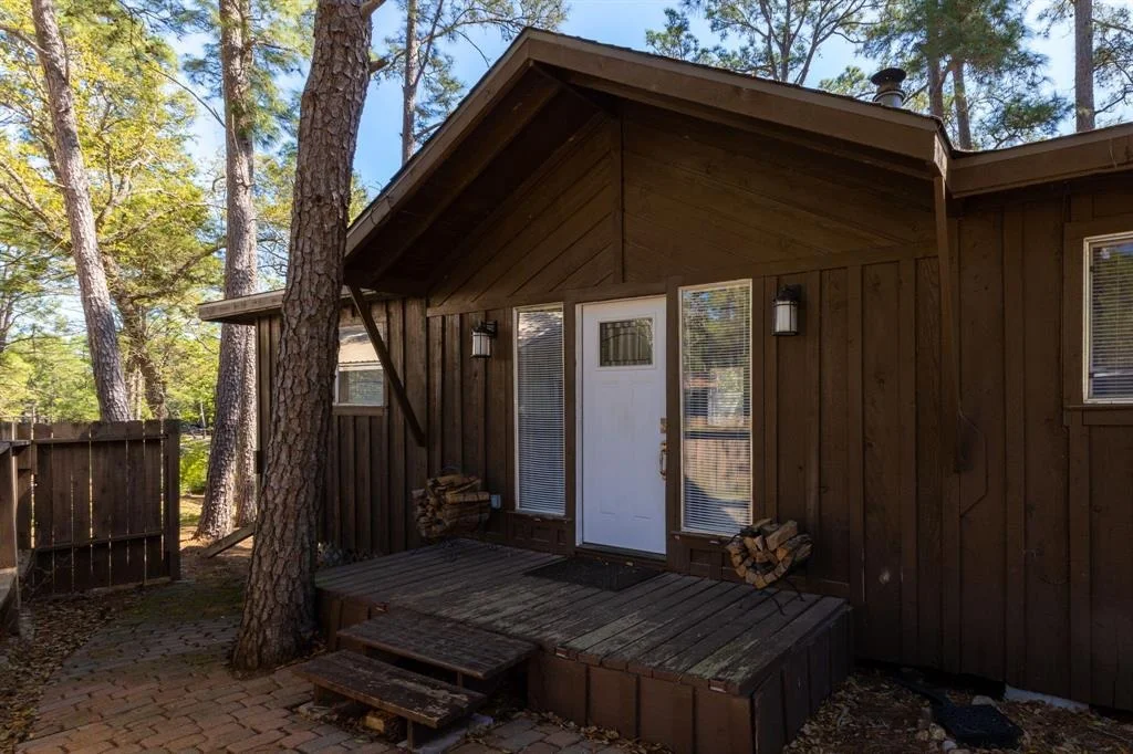 Photo of 104 Broken Bow
