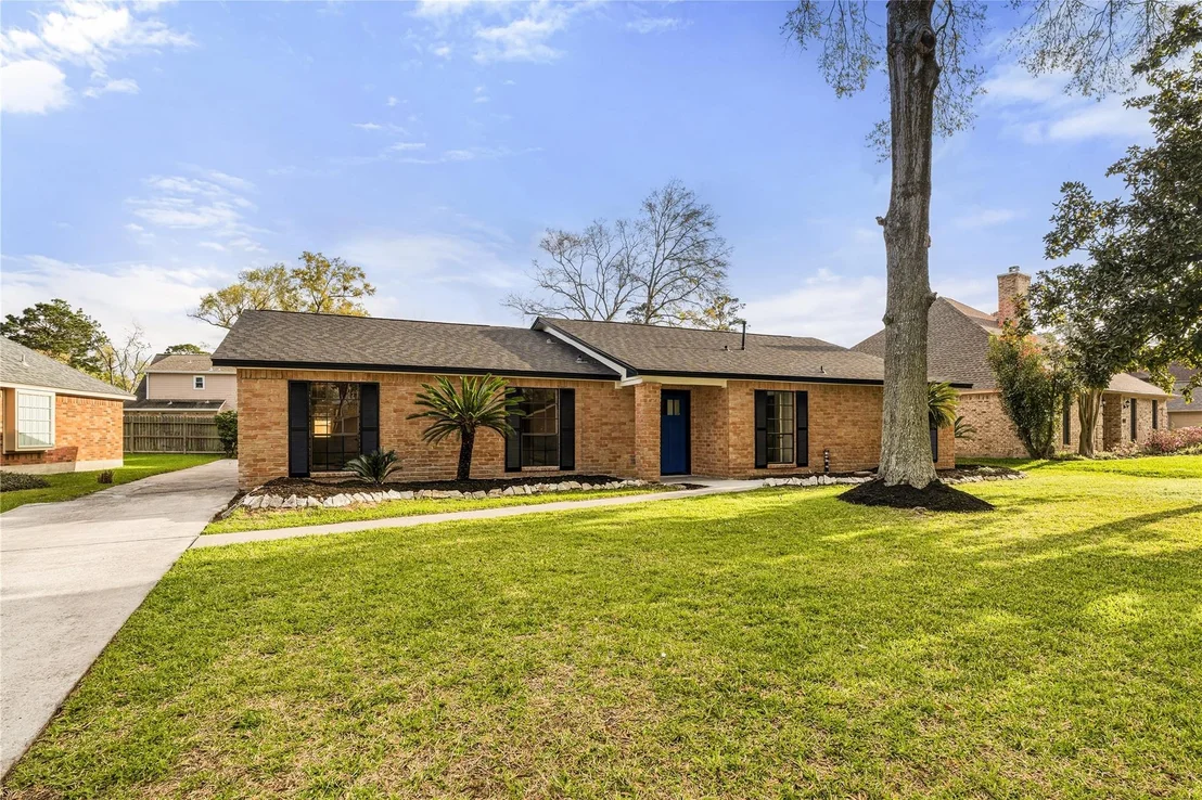 Photo of 8014 17th Green Drive