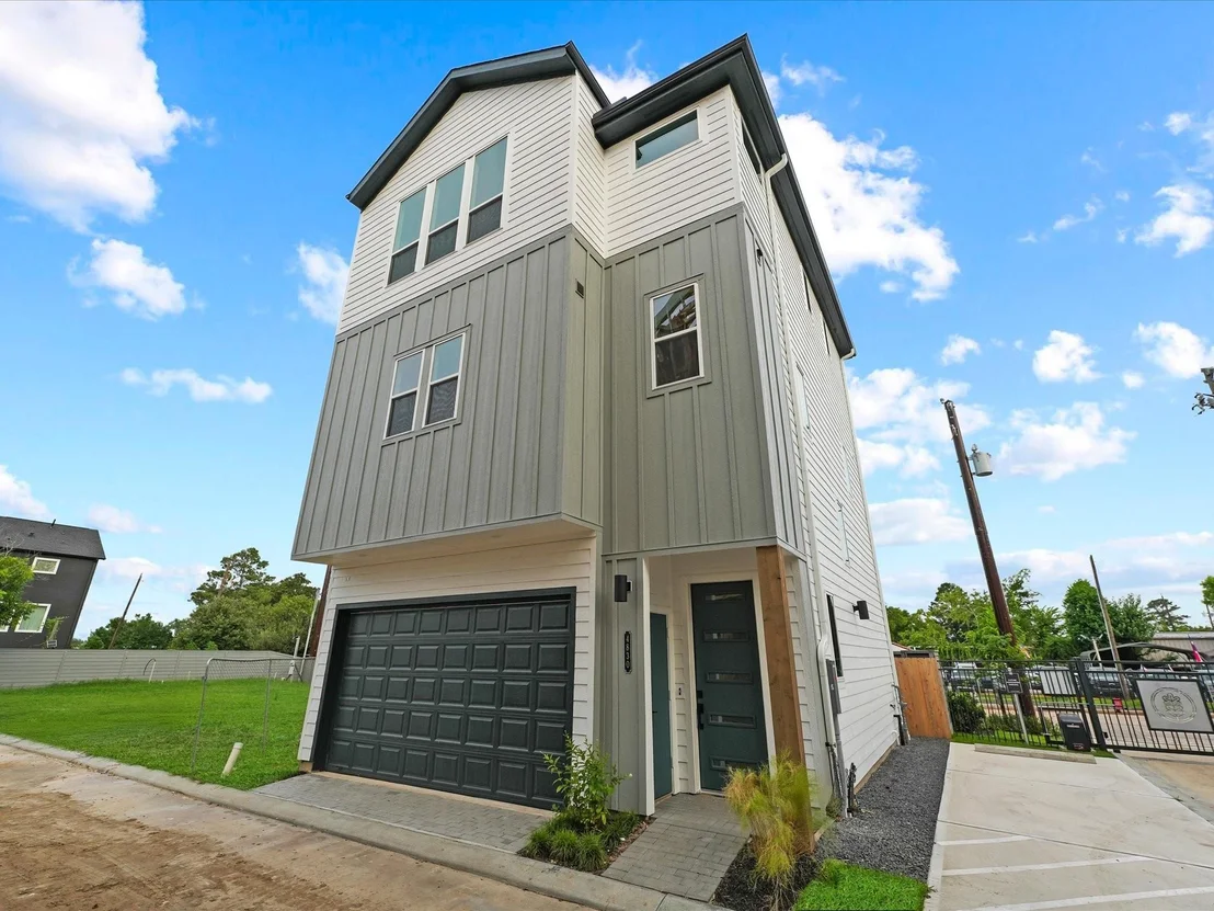 Photo of 4830 Pinemont Drive