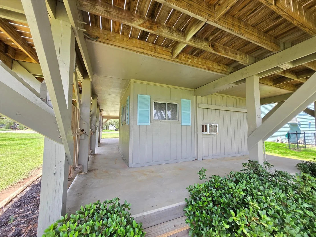 Photo of 2182 W Bayshore Drive