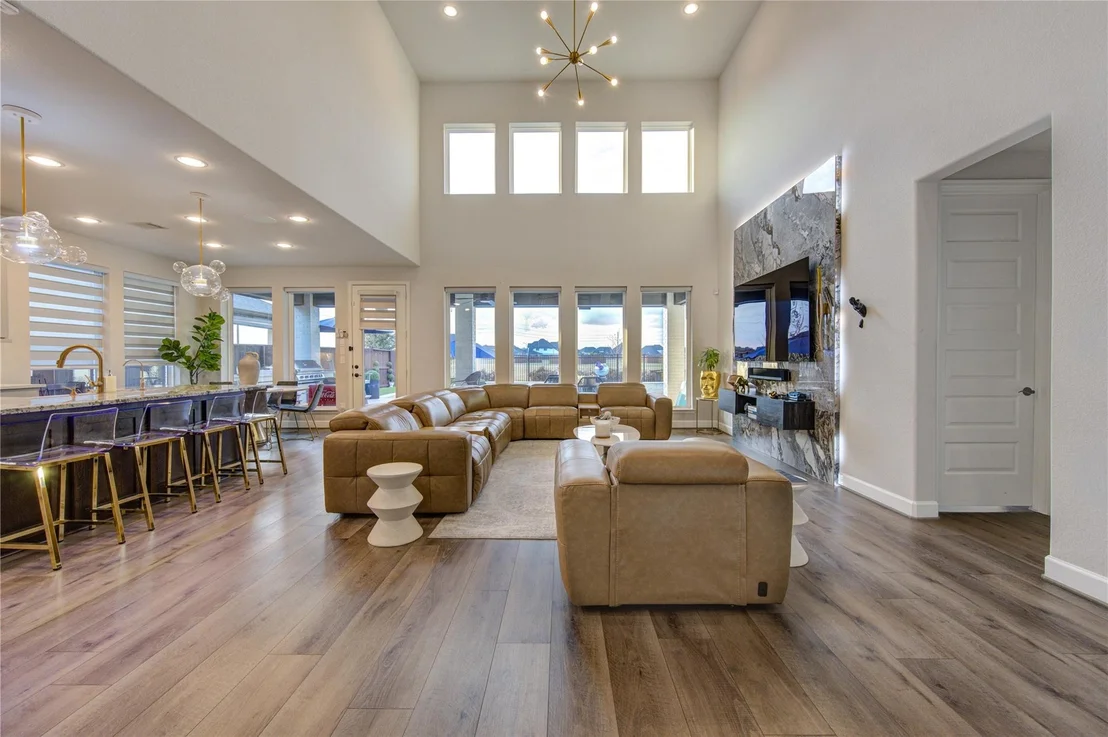 Photo of 1815 Longcroft Lane