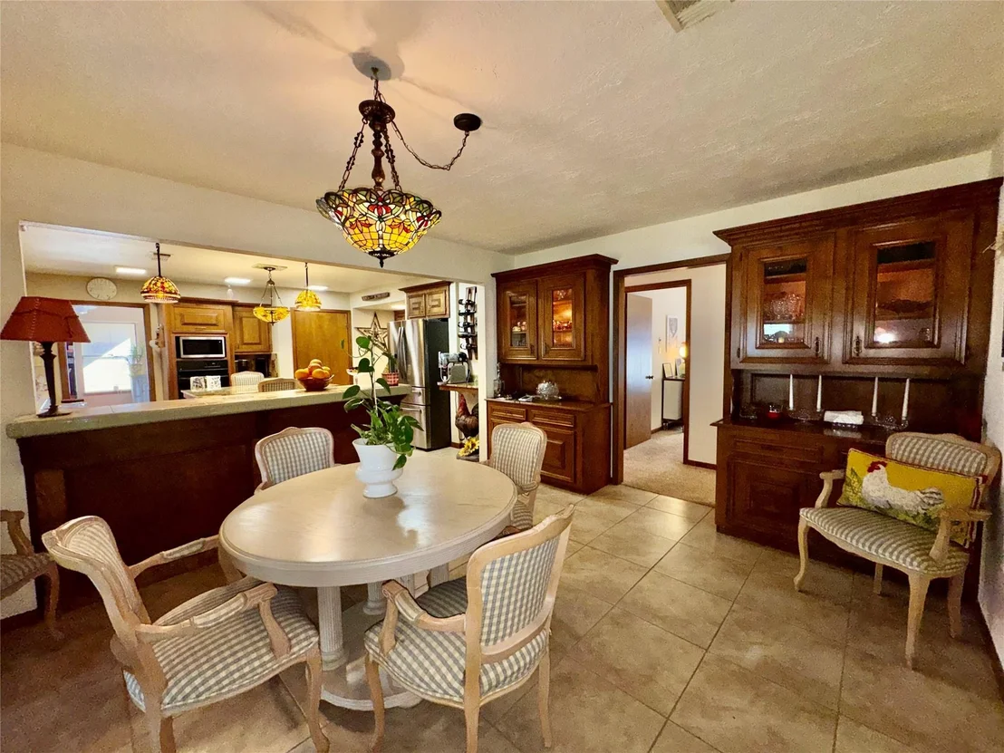 Photo of 201 Westwood Drive E