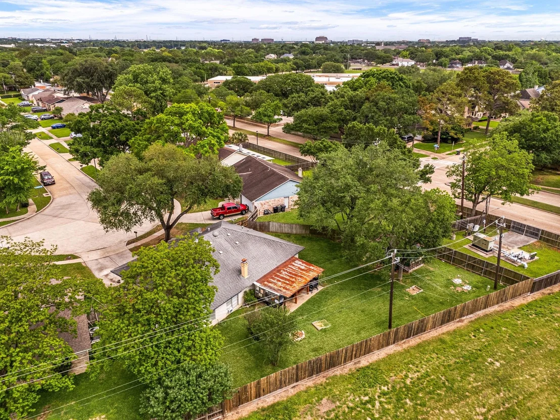 Photo of 1103 Pinecroft Drive