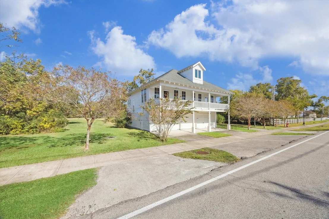 Photo of 618 Bayridge Road